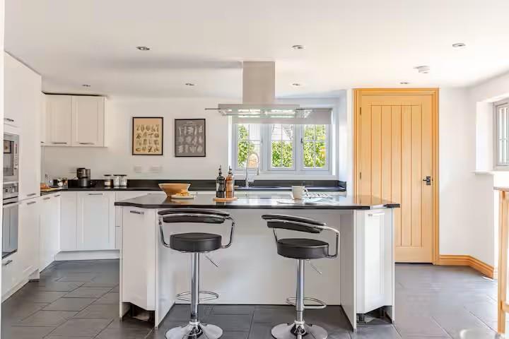 Kitchen 2.jpg