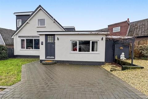 4 bedroom detached bungalow for sale, Pilling Lane, Scissett, Huddersfield HD8 9JF