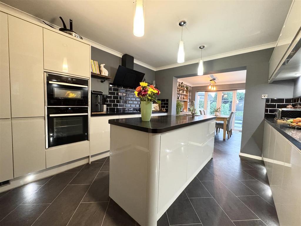 Dining kitchen