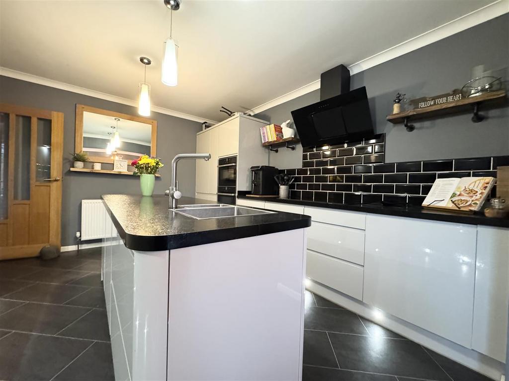 Dining kitchen