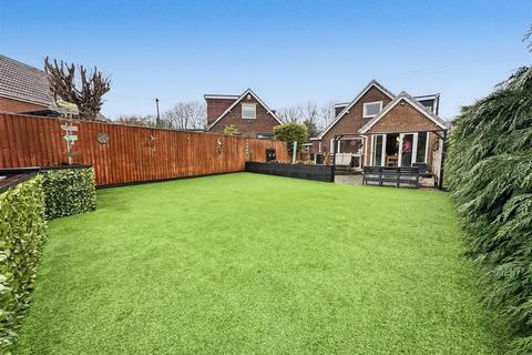 4 bedroom detached bungalow for sale, Pilling Lane, Scissett, Huddersfield HD8 9JF