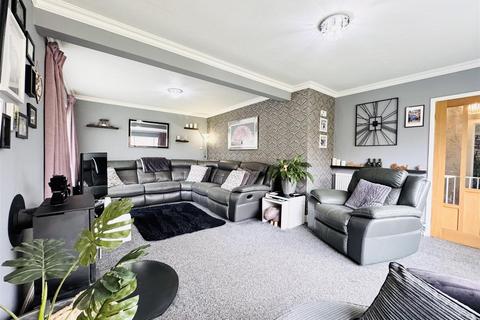 4 bedroom detached bungalow for sale, Pilling Lane, Scissett, Huddersfield HD8 9JF