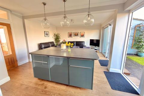 4 bedroom semi-detached house for sale, Christchurch Avenue, Harrow HA3