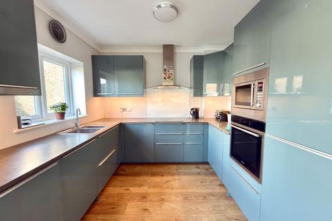 4 bedroom semi-detached house for sale, Christchurch Avenue, Harrow HA3