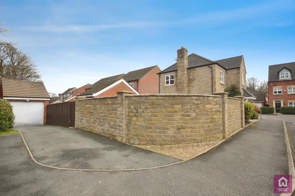 Driveway/Garage