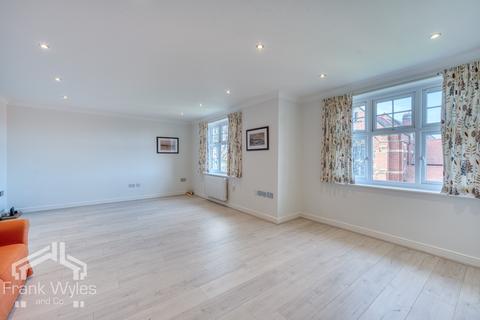 3 bedroom flat for sale, Flat 19, Old Vicarage Court, 273 Clifton Drive South, Lytham St. Annes, Lancashire