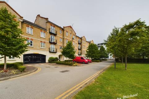 2 bedroom flat for sale, Masters House, Coxhill Way, Aylesbury