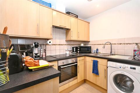2 bedroom flat for sale, Upper Avenue, Eastbourne