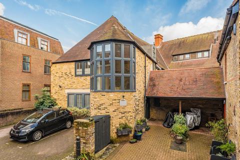 undefined, Swan Street, Isleworth TW7