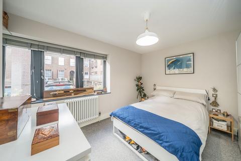 undefined, Swan Street, Isleworth TW7