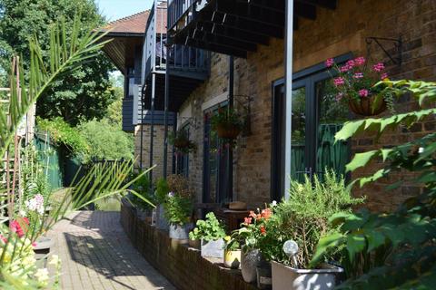 undefined, Swan Street, Isleworth TW7