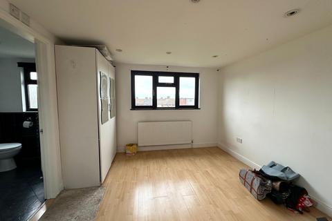 undefined, Dagenham RM8