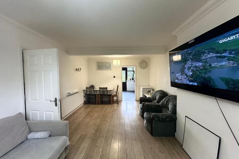 4 bedroom semi-detached house for sale, Dagenham RM8