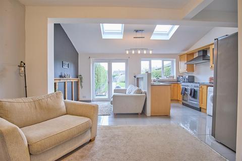 3 bedroom semi-detached house for sale, Barrie Road, Hinckley