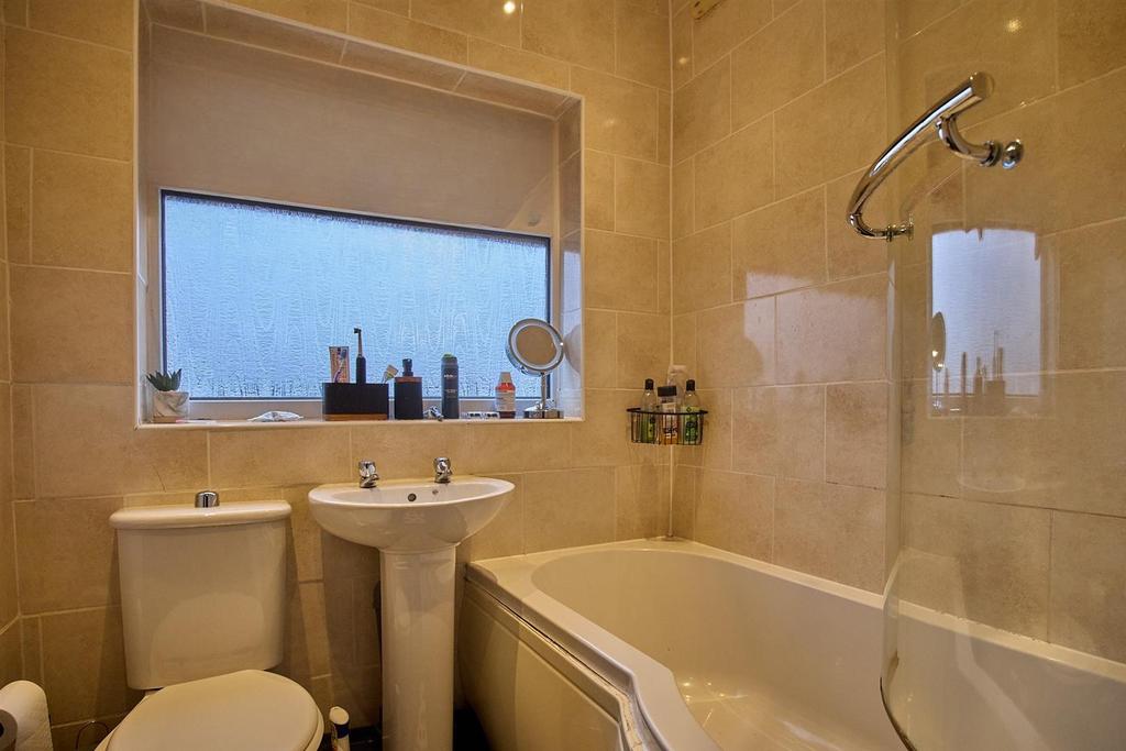 Bathroom to Rear