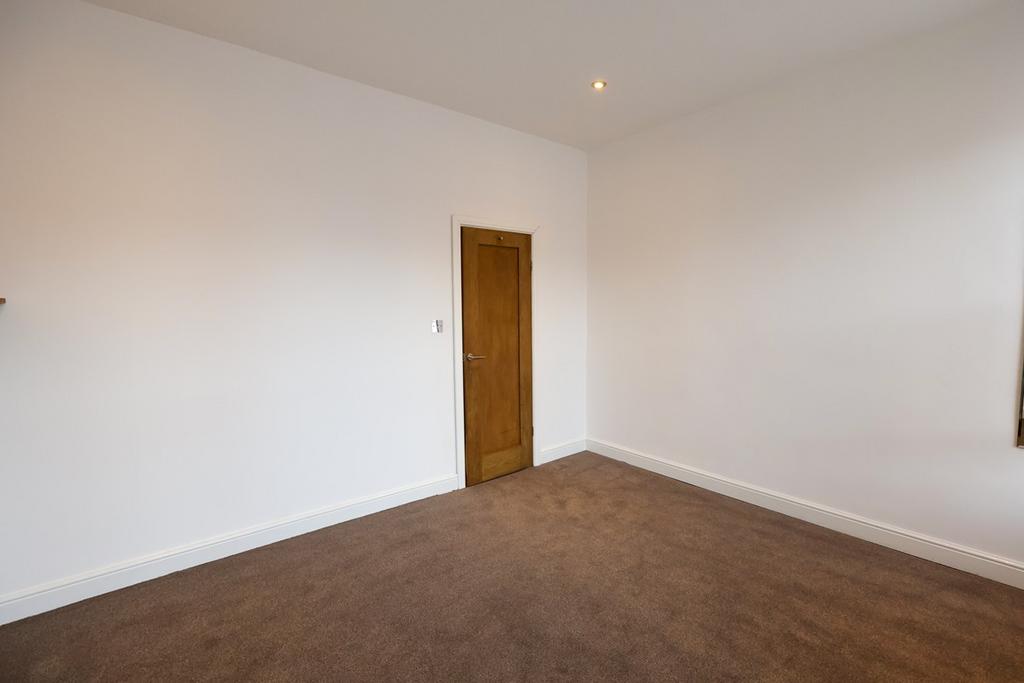 Bedroom 1 (2)