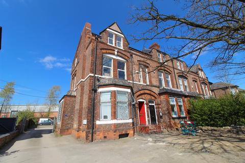 1 bedroom apartment to rent, Old Trafford, Manchester M16