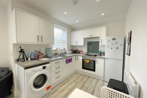 1 bedroom apartment to rent, Old Trafford, Manchester M16