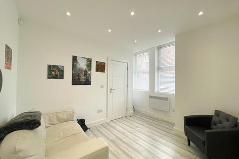 1 bedroom apartment to rent, Old Trafford, Manchester M16