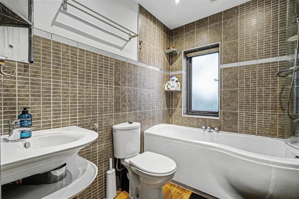 Bathroom 1 1.jpeg