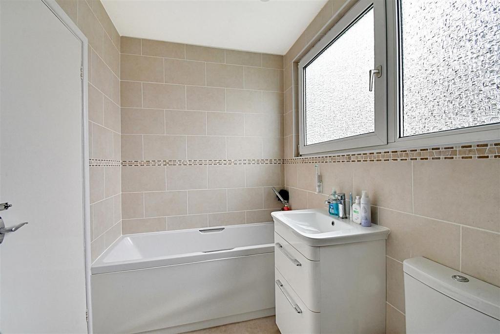 Bathroom 2.jpg