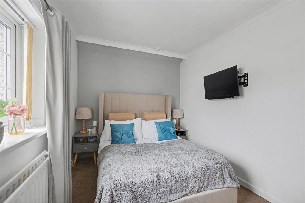 Bedroom 1 2.jpeg