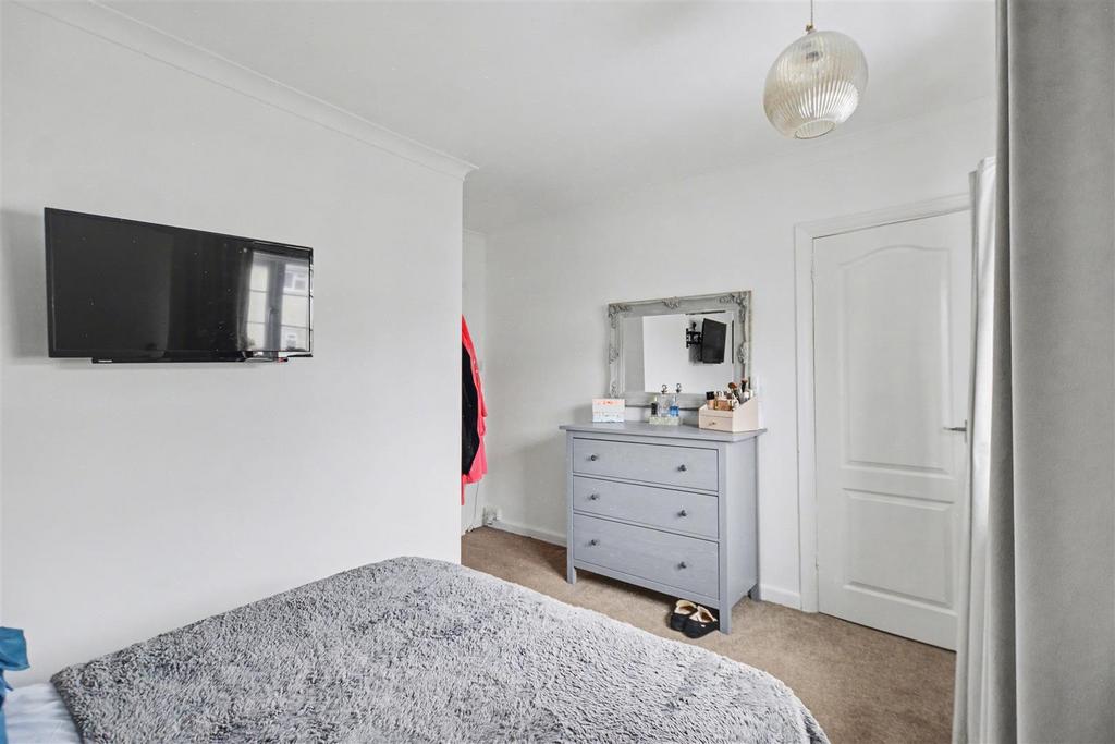 Bedroom 1 3.jpeg