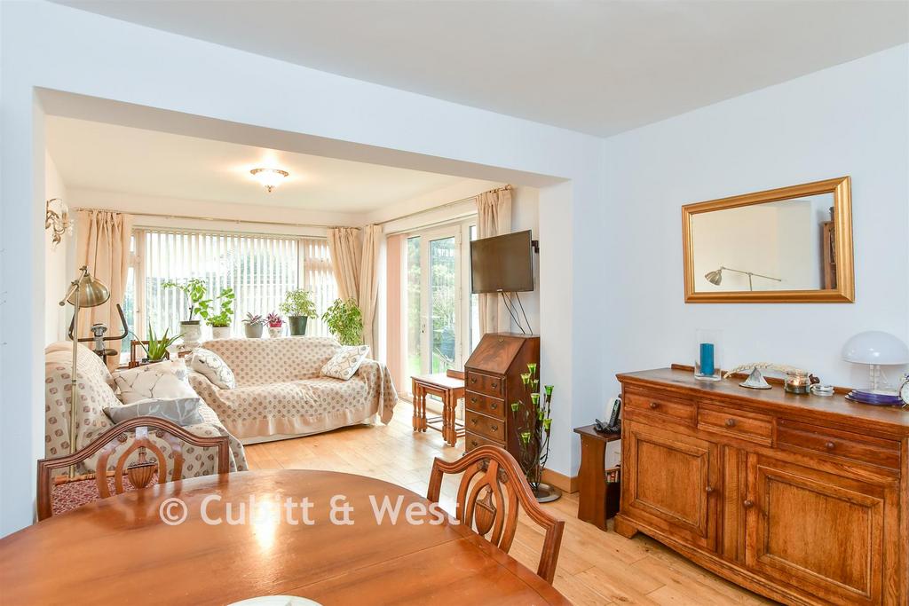 Lounge/ Dining Room