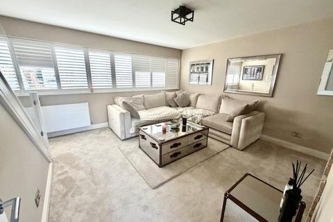 2 bedroom maisonette to rent, High Street, Shepperton, Middlesex, TW17