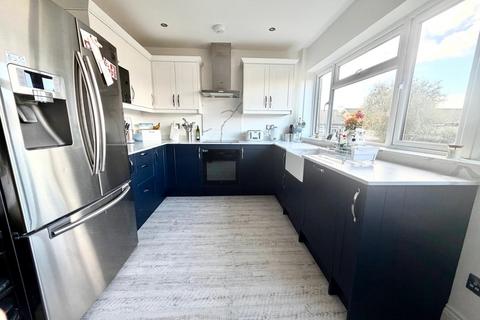 2 bedroom maisonette to rent, High Street, Shepperton, Middlesex, TW17