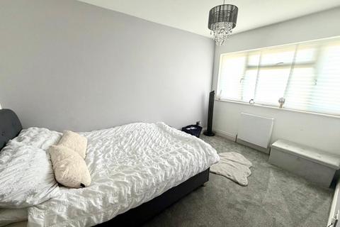 2 bedroom maisonette to rent, High Street, Shepperton, Middlesex, TW17