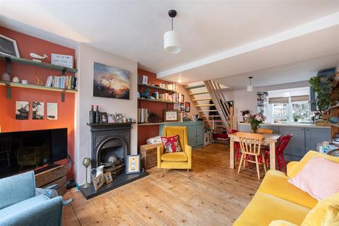 2 bedroom terraced house for sale, Hillside Grove, London N14