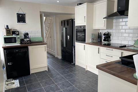 4 bedroom terraced house for sale, London Road, Holyhead, Anglesey, LL65