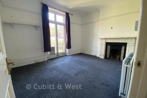 2 bedroom flat for sale, Godstone Road, Whyteleafe, Surrey