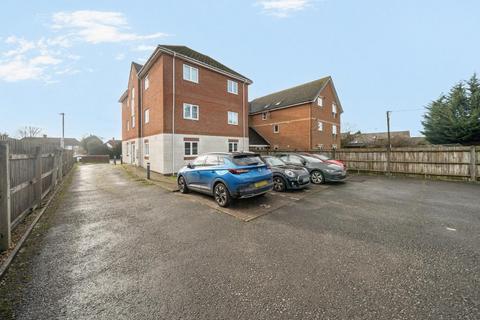 2 bedroom flat for sale, London Road,  Thatcham,  RG18