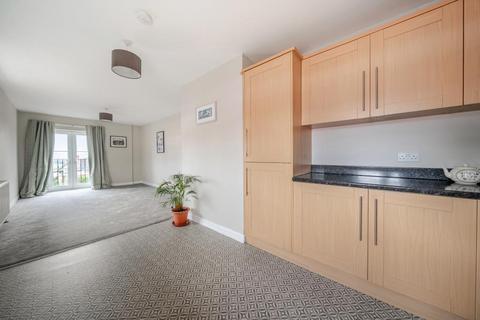 2 bedroom flat for sale, London Road,  Thatcham,  RG18