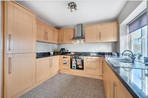 2 bedroom flat for sale, London Road,  Thatcham,  RG18