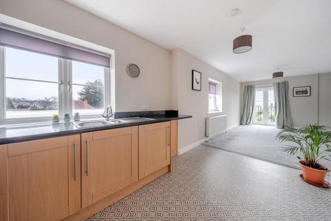 2 bedroom flat for sale, London Road,  Thatcham,  RG18