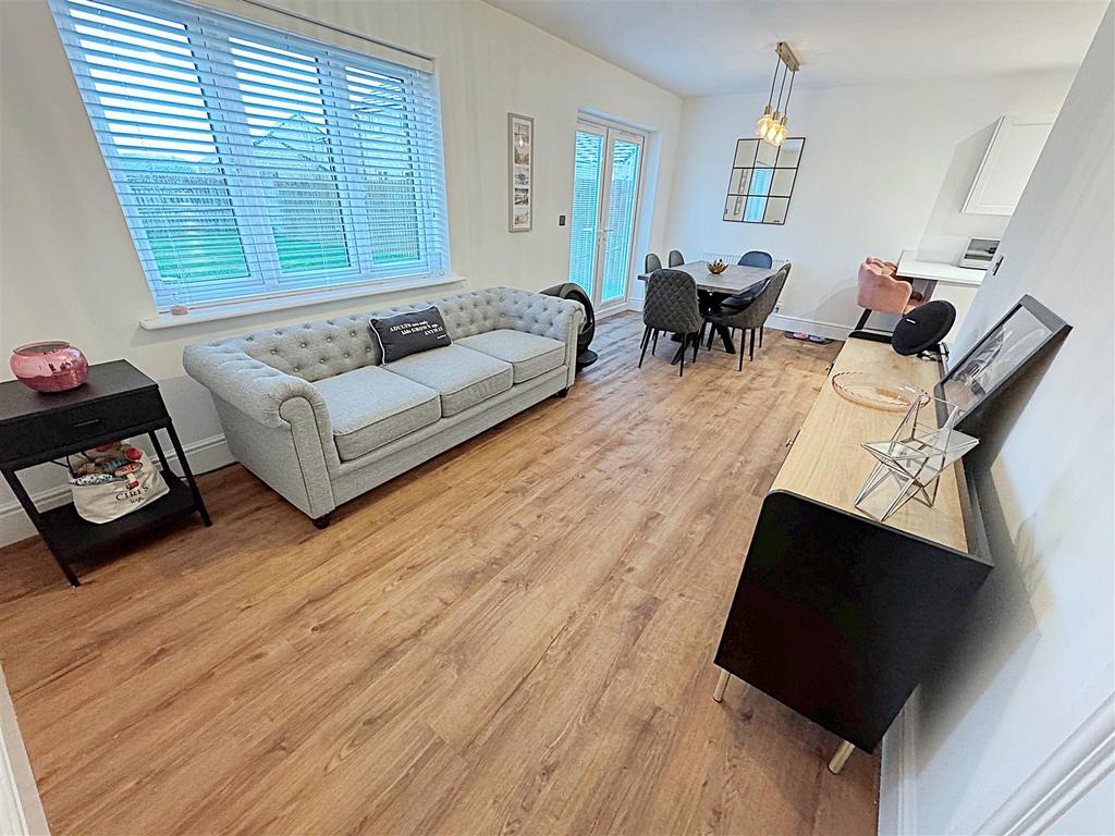 Kitchen/living/dining room