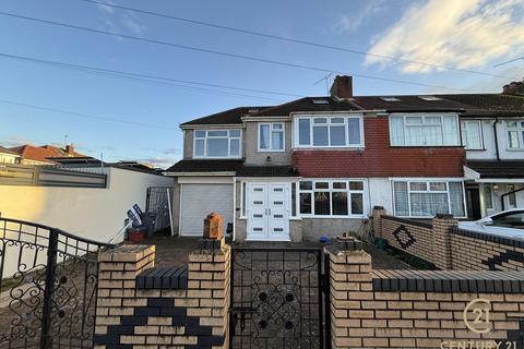 5 bedroom semi-detached house to rent, Hadley Gardens, SOUTHALL UB2