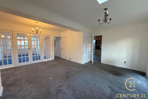 5 bedroom semi-detached house to rent, Hadley Gardens, SOUTHALL UB2