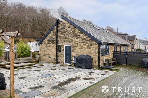 4 bedroom detached house for sale, Walkley Terrace, Heckmondwike, WF16