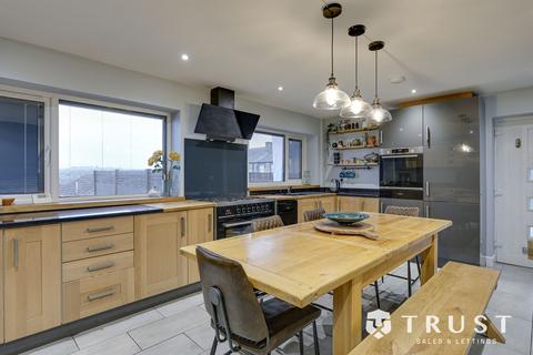 4 bedroom detached house for sale, Walkley Terrace, Heckmondwike, WF16