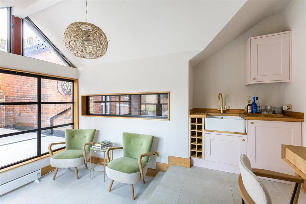 Kitchen/Sitting Area