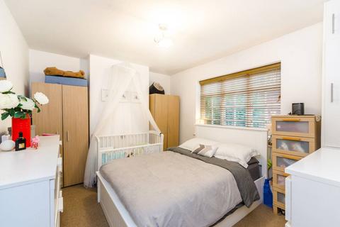 1 bedroom flat to rent, Neale Close, Hampstead Garden Suburb, London, N2