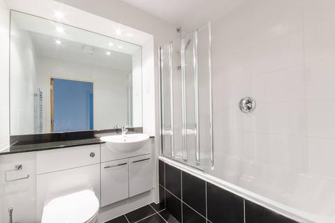 2 bedroom flat to rent, Adriatic Apartments, Royal Docks, London, E16