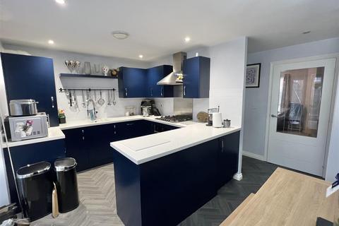 3 bedroom semi-detached house for sale, Spinning Close, Darlington