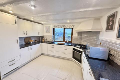 5 bedroom detached house for sale, Cwmsychpant, Nr Llanybydder