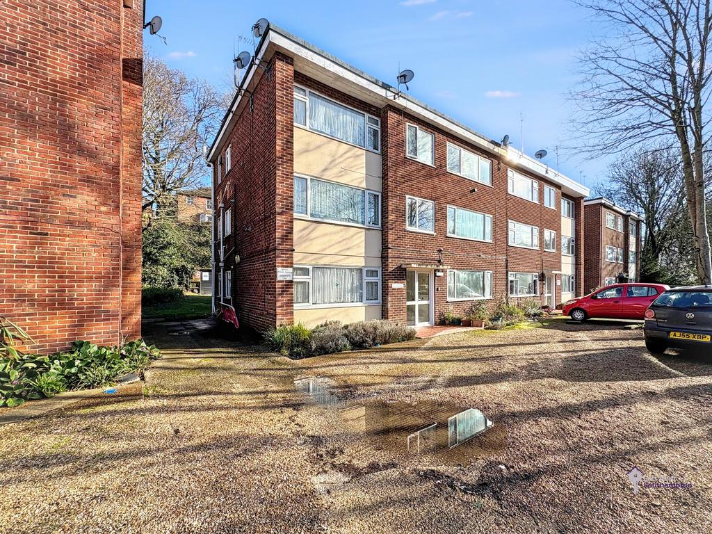 Woodside Road- Ground floor one bedroom flat