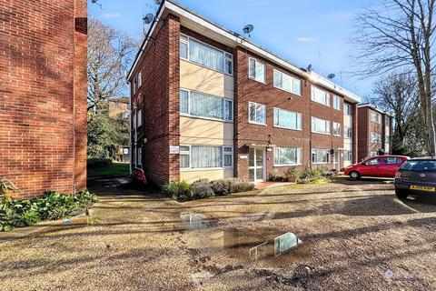 1 bedroom flat to rent, Woodside Court, Southampton, SO17